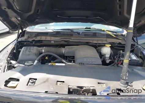 2017 Ram 1500 Express 4X4 6'4 Box z USA, uszkodzony, nr VIN 1C6RR7FG9HS857905